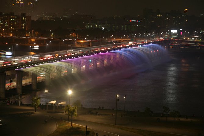 Moonlight Rainbow Fountain Show Night Tour in Seoul - Deoksugung Palace at Night