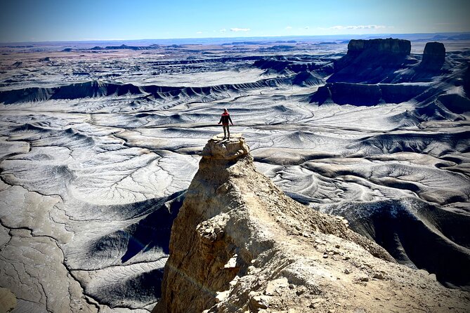 Moonscape Overlook Factory Butte and Bentonite Hills - Knowledgeable Guides and Experiences