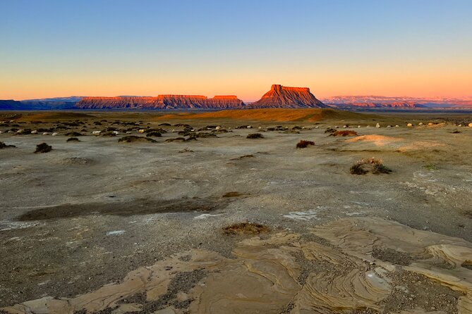 Moonscape Overlook Factory Butte and Bentonite Hills - Positive Traveler Reviews