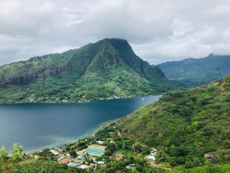 Moorea:4X4 safari excursion between land and sea with lunch - Beach Bliss and Relaxation