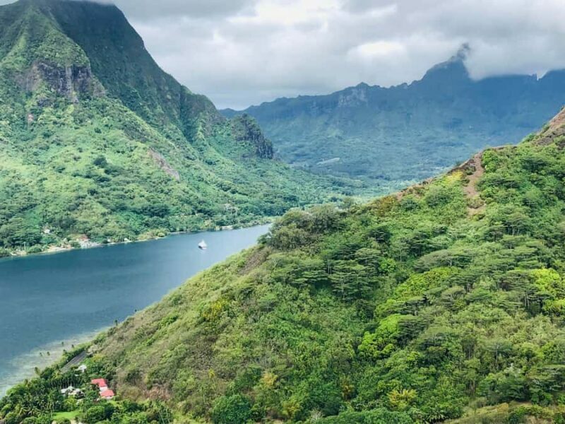 Moorea:4X4 safari excursion between land and sea with lunch - Shopping and Final Touches