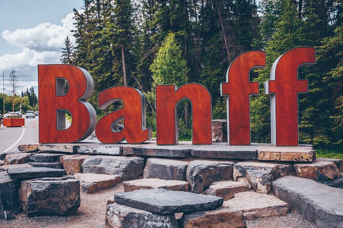 Moraine Lake, Lake Louise, Banff From Calgary - Meeting Details and Inclusions