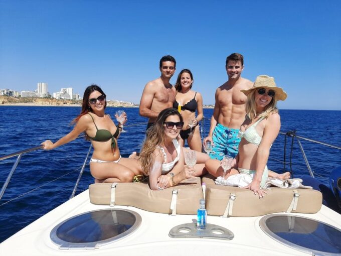 Morning/Afternoon Luxury Yacht Cruise With Drinks and Snacks - Included Amenities and Facilities