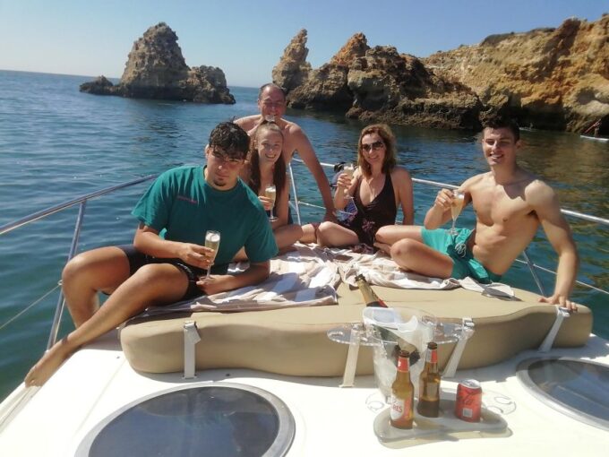 Morning/Afternoon Luxury Yacht Cruise With Drinks and Snacks - Frequently Asked Questions