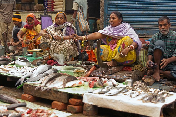 Morning Bazaar Walking Tour in Kolkata - Interaction With Local Sellers
