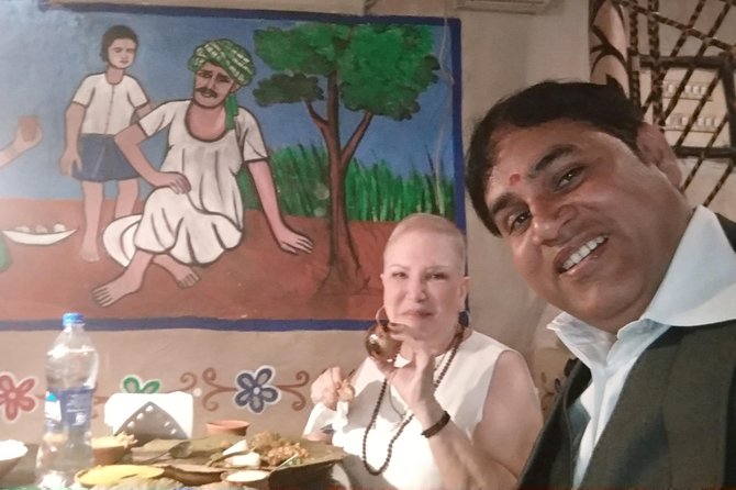 Morning Boat and Old City Tour With Official Tour Guide in Varanasi - Walking Tour of the Old City
