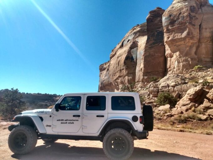 Morning Canyonlands Island in the Sky 4x4 Tour - Tour Duration and Group Size