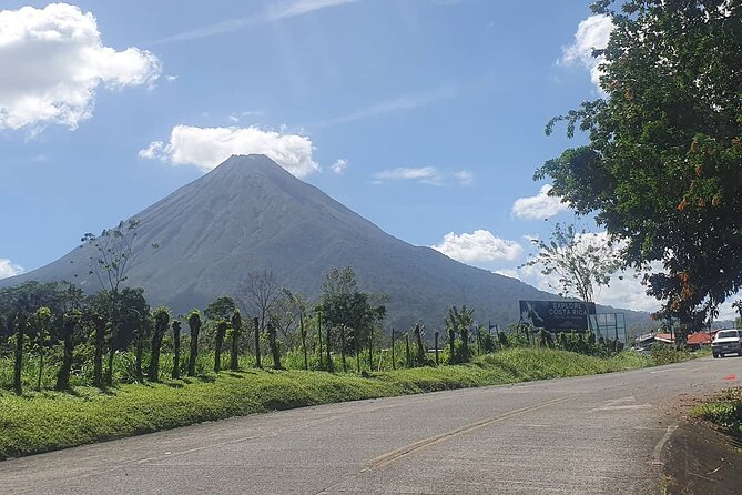 Morning Guided Hiking Tour to Arenal Volcano With Lunch - Exploring the Arenal Volcano