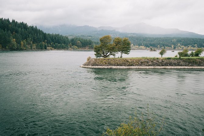 Morning Half-Day Multnomah Falls and Columbia River Gorge Waterfalls Tour From Portland - Gear and Accessibility Information