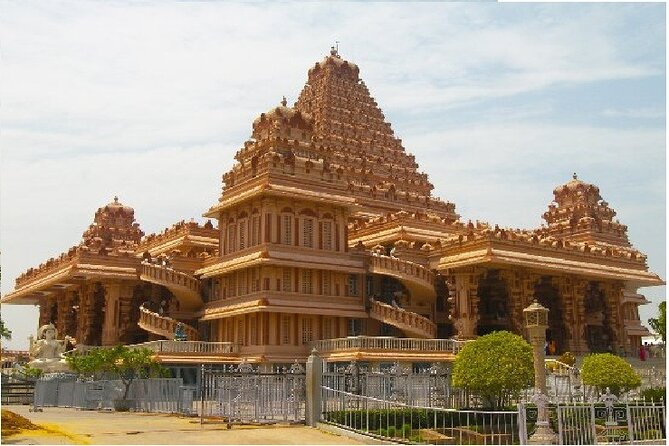 Morning Tour Of Chhatarpur Temples And Qutub Minar In Delhi With Tuk-Tuk Ride - Chhatarpur Temples Exploration
