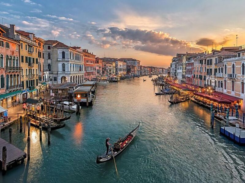 Morning Venice: Doge's Palace, Castello, & Gondola Cruise - Experience Details