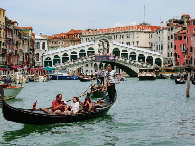 Morning Venice: Doge's Palace, Castello, & Gondola Cruise - Meeting Point and Requirements