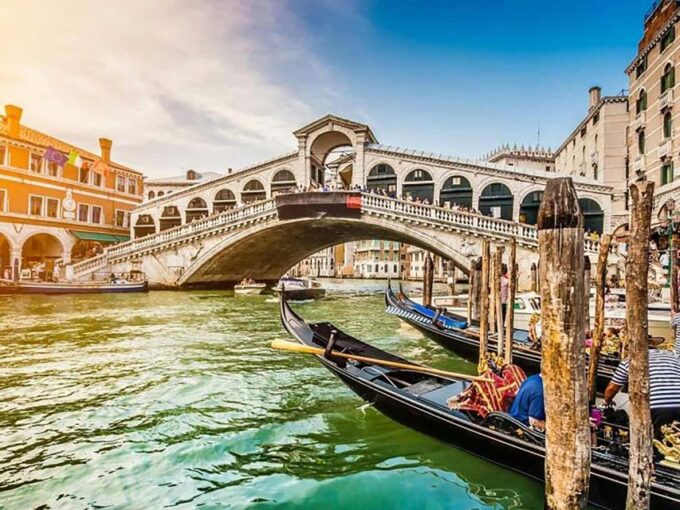 Morning Venice: Doge's Palace, Castello, & Gondola Cruise - Tour Duration and Schedule
