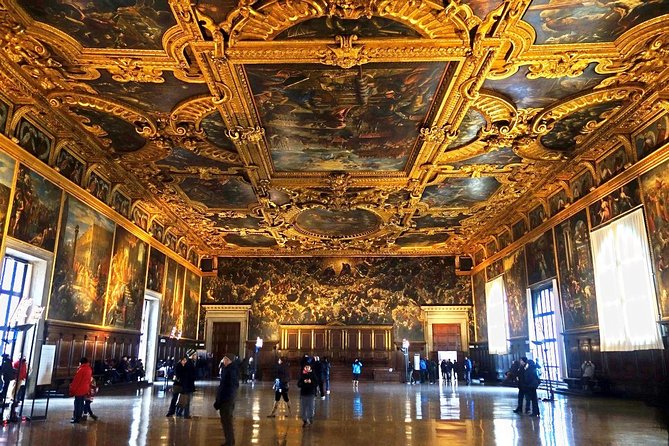Morning Venice Walking Tour Plus Doges Palace Guided Visit - Exploring the Streets of Venice