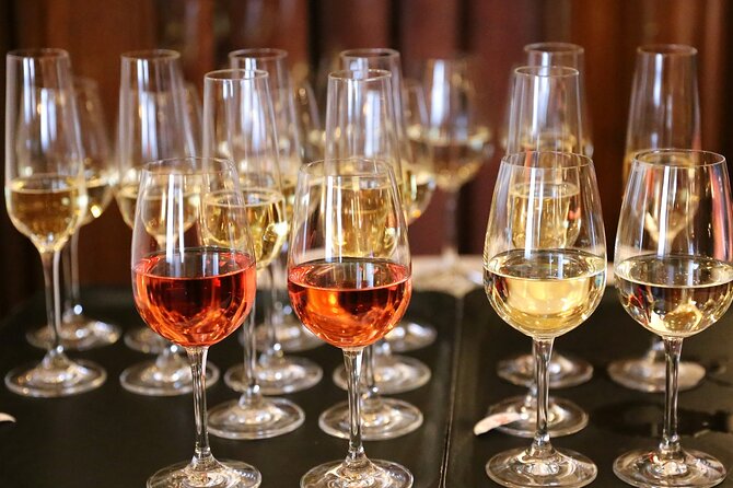 Mornington Peninsula Winery Bus Tour Including Lunch With a Glass of Wine - Itinerary and Inclusions