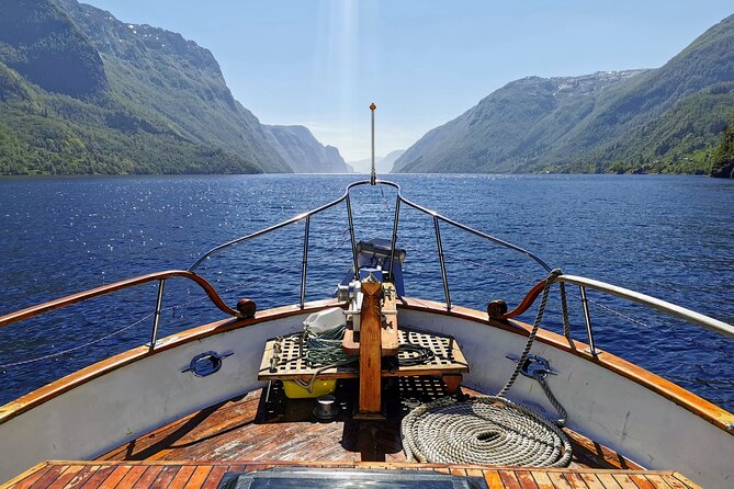 Mostraumen Private Pontoon Cruise - Immersive Fjord Experience