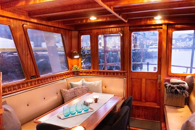 Mostraumen Private Pontoon Cruise - Knowledgeable and Personable Host