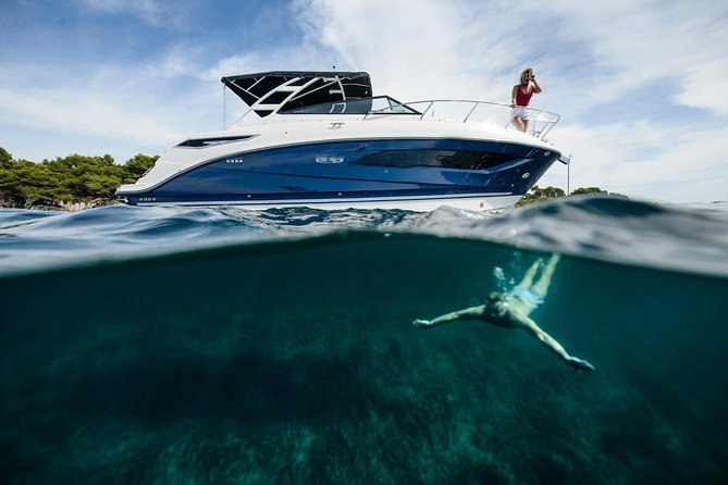 Motor Yacht (2020)Luxury Private Cruise Around Santorini - Swim Stops and Activities