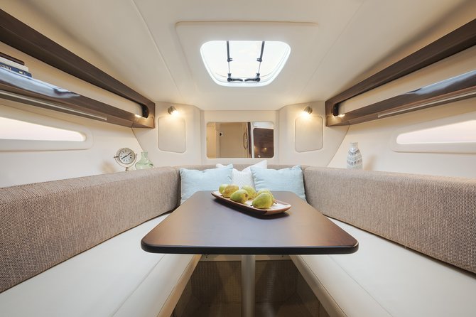 Motor Yacht (2020)Luxury Private Cruise Around Santorini - Lunch on Thirasia Island