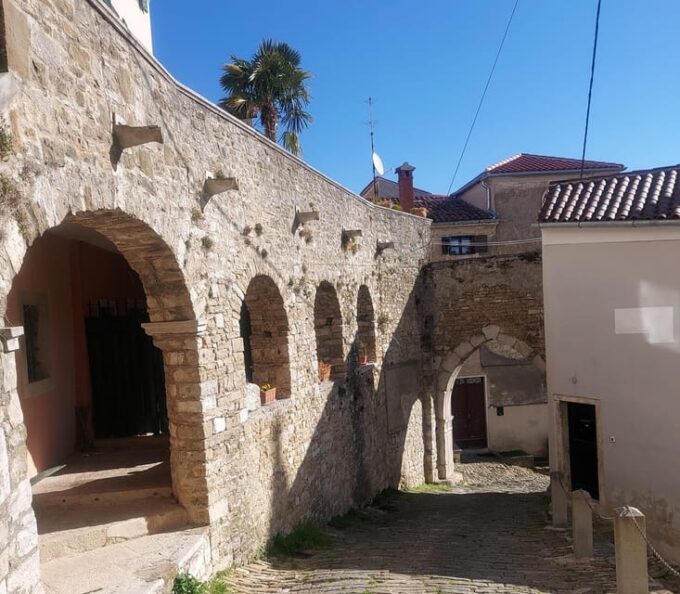 Motovun: the Trail of Giants Hiking Tour & Fritule Tasting - Giant Veli Jožes Legend