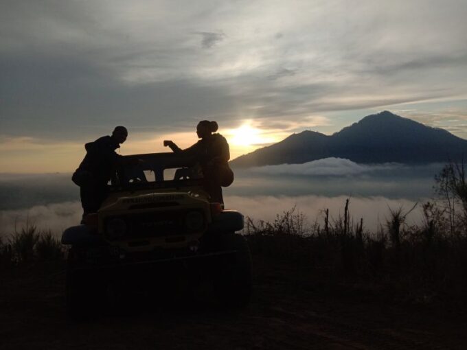 Mount Batur: Sunset/Sunrise 4WD Jeep Tour With Photographer - Sunset Viewing Experience