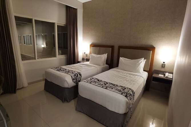 Mount Bromo & Ijen & Madakaripura Waterfall Tour (3D2N) - Hotel - Transportation and Guide