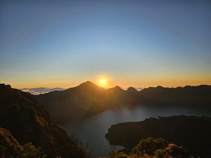 Mount Rinjani 3D 2N Summit & Lake - Suitability and Restrictions