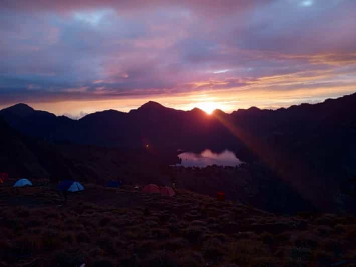 Mount Rinjani Trekking 2D/1N Senaru Rim - Key Points