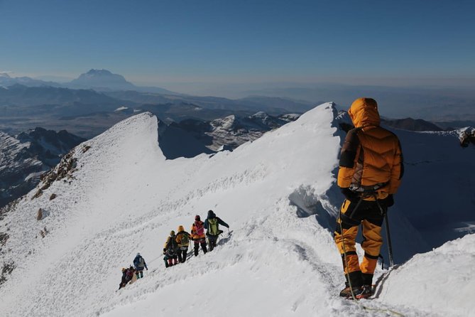 Mountaineering - Huayna Potosí 6088 - Schedule and Availability