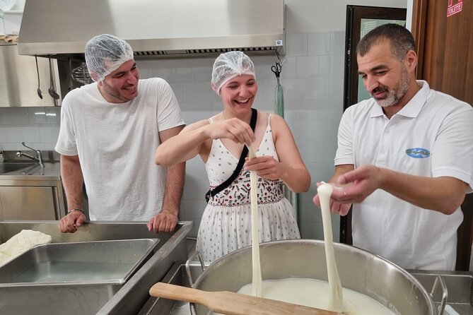 Mozzarella Live Show & Tasting in a Cheese Factory - About Your Stay