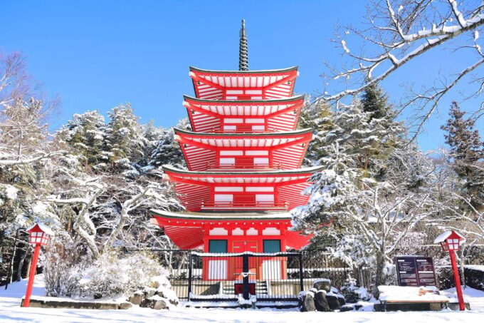MT.Fuji: Mount Fuji Private Day Tour English Speaking Driver - Admiring the Chureito Pagoda