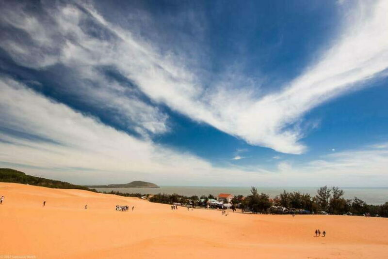 Mui Ne Group tour: Sunrise or Sunset Jeep Tour Sand Dunes - Wind Turbines