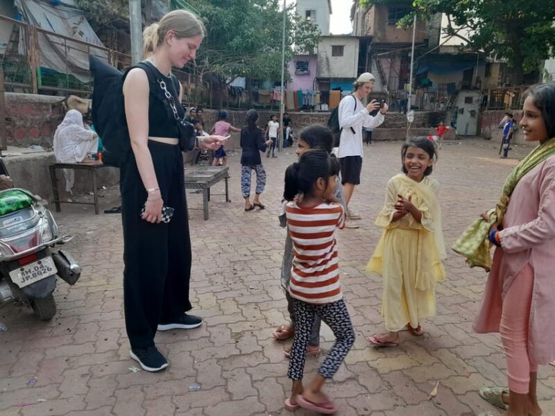 Mumbai: 2 Hours Dharavi Slum Tour With Local Guide - Tour Features