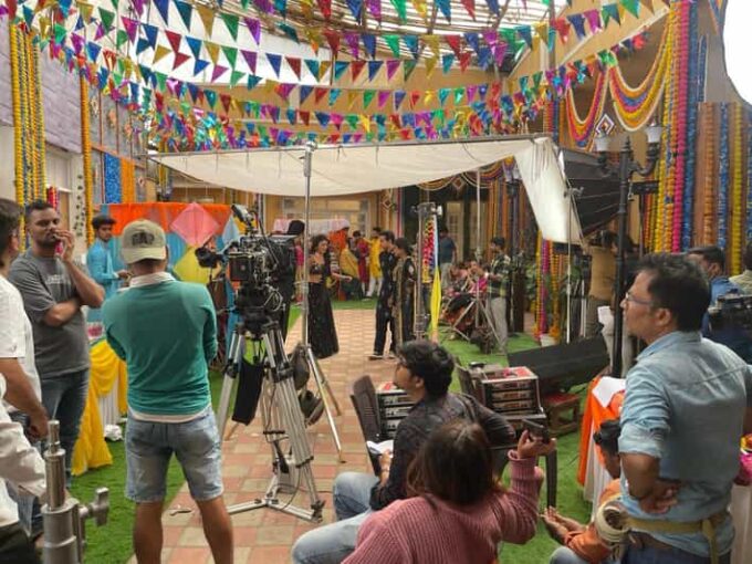 Mumbai: Bollywood Studio Tour With Live Dance Show - Frequently Asked Questions