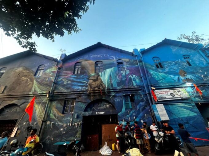 Mumbai by Dawn: Market Tour of Flowers, Fish, and More - Exploring Dhobi Ghat