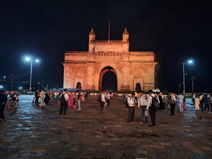 Mumbai By Night: Lights & Luminance - Local Interactions