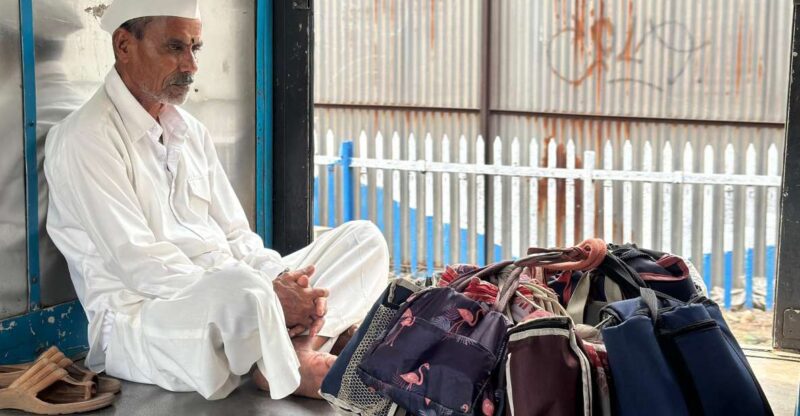Mumbai: Dabbawalas, Dhobhighat & Dharavi Slum Half Day Tour - Dhobi Ghat Visit