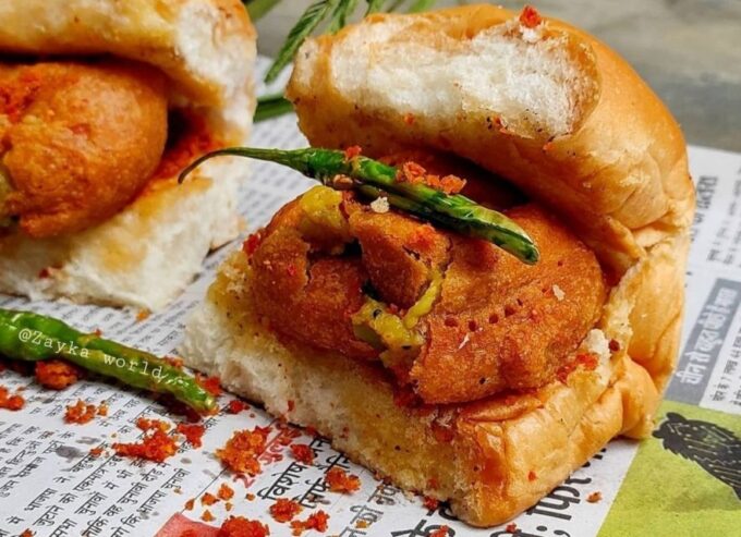 Mumbai: Evening Local Street Food Tour With Sightseeing - Exploring Mumbais Vibrant Nightlife