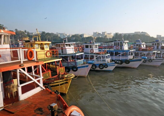 Mumbai: Heritage Highlights Walking Tour With Food Tasting - Guided Exploration