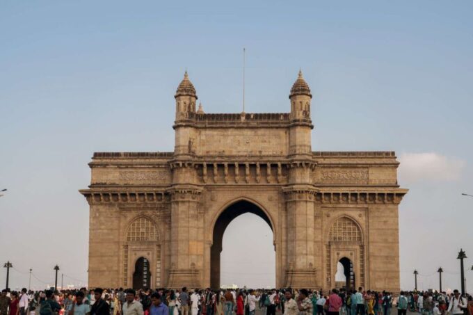 Mumbai: Highlights Bus Full-Day Tour in Hindi - Tour Duration and Destinations