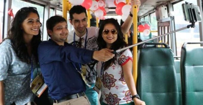 Mumbai: Highlights Bus Full-Day Tour in Hindi - Private Car Tour Option