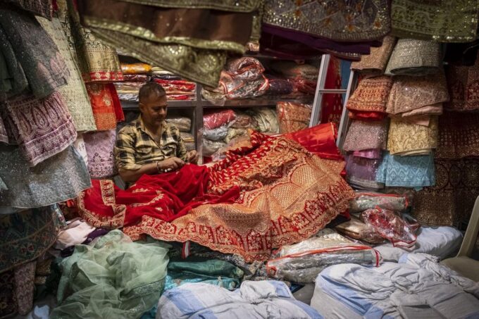 Mumbai Markets & Temples Tour - Largest Wholesale Market