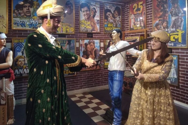 Mumbai: Private Bollywood and Dharavi Slum Tour - Dharavi Slum Discovery