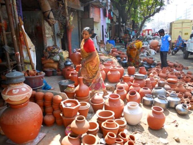 Mumbai: Private City Sightseeing and Dharavi Slum Tour - Taking in Dharavis Resilient Community