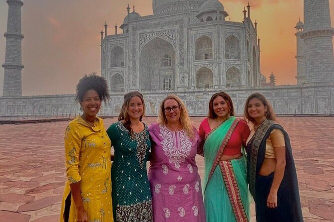 Mumbai: Private Day Tour Of Tajmahal With Car ,Entrance , Meal - Review Summary