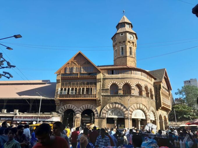 Mumbai: Private Slum & Sightseeing Tour by Car - Guided Tour Insights