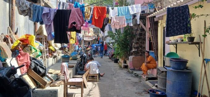 Mumbai: Private Slum & Sightseeing Tour by Car - Inclusions and Logistics