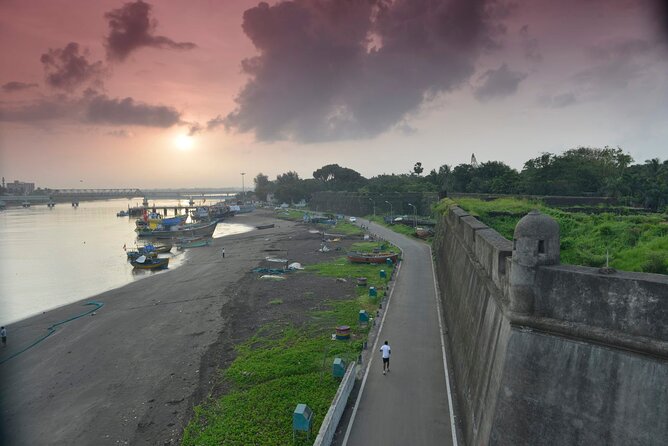 Mumbai to Vadodara Western India Overland Tour - Accommodation