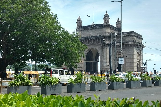 Mumbai Tour by Public Transport - Enjoying the Included Lunch