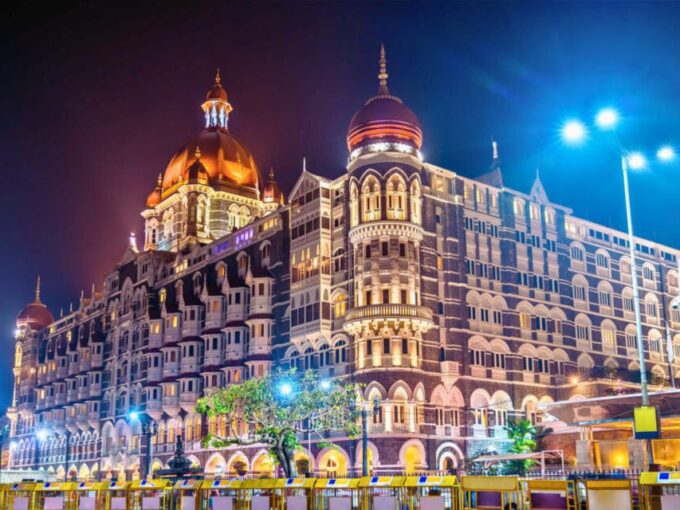 Mumbai Walking Tour With Local Snacks - Vibrant History and Culture
